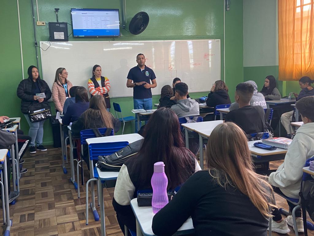 Colégios Estaduais recebem convite para participar do Concurso Jovem Legislador